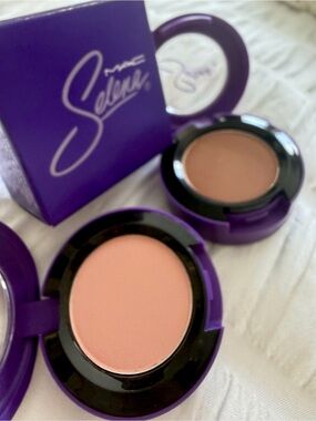MAC Bundle Selena matte eyeshadow- “missing my baby”, “no me queda mas”